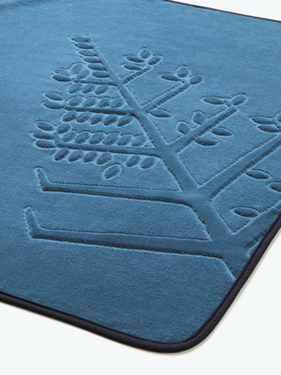 Close-up of a "Underwater Blue" hooded baby towel with an embroidered Four Seasons logo. - {{Underwater Blue / Mountain Grey}}