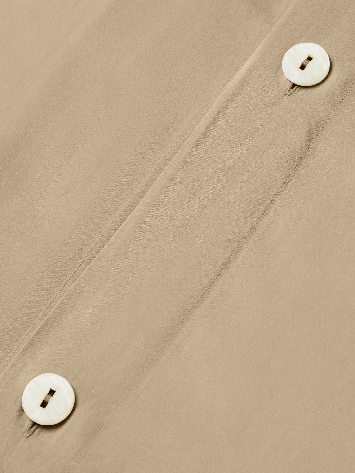 Close-up of Egyptian Camel duvet cover button placket with two mother-of-pearl buttons and neat topstitching. {{Egyptian Camel}}