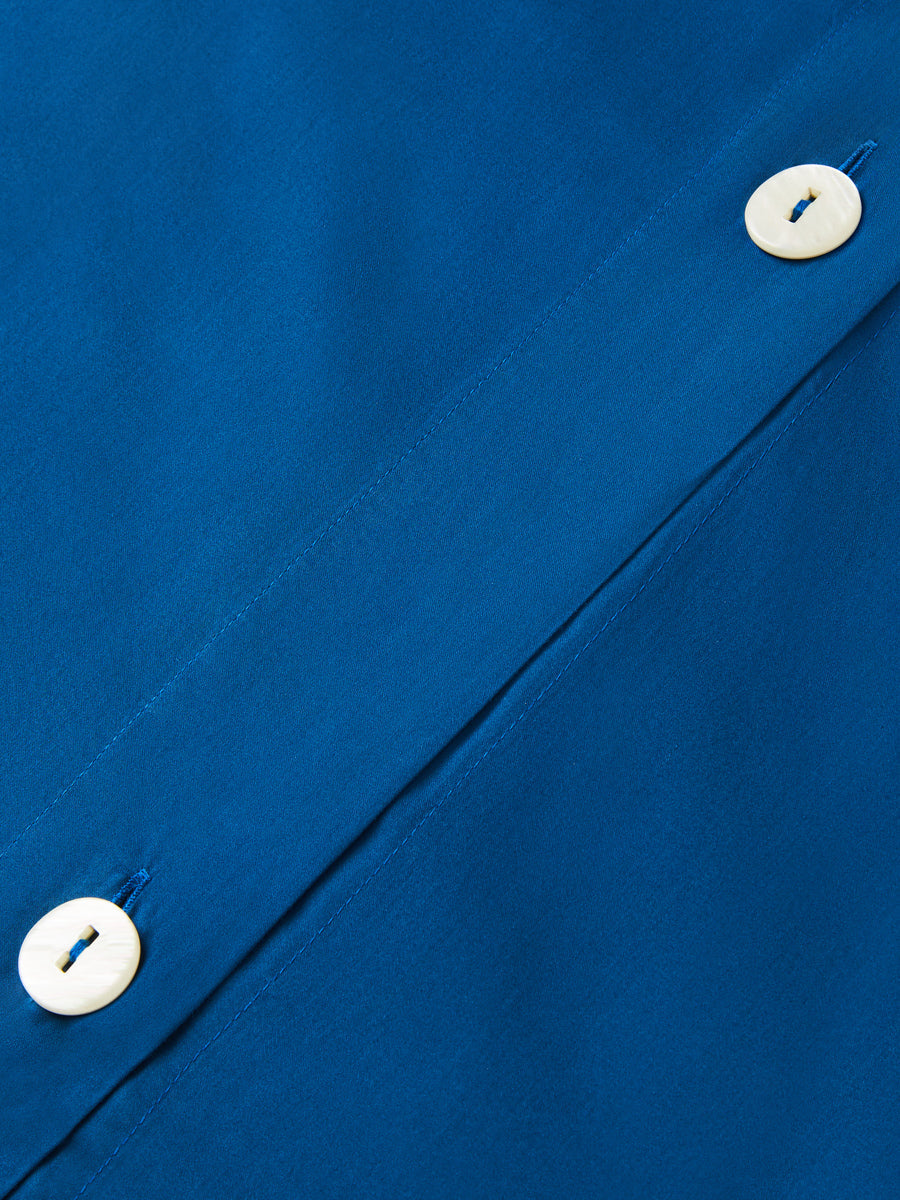Close-up of buttoned closure on the Riviera Navy duvet cover. {{Riviera Navy}}