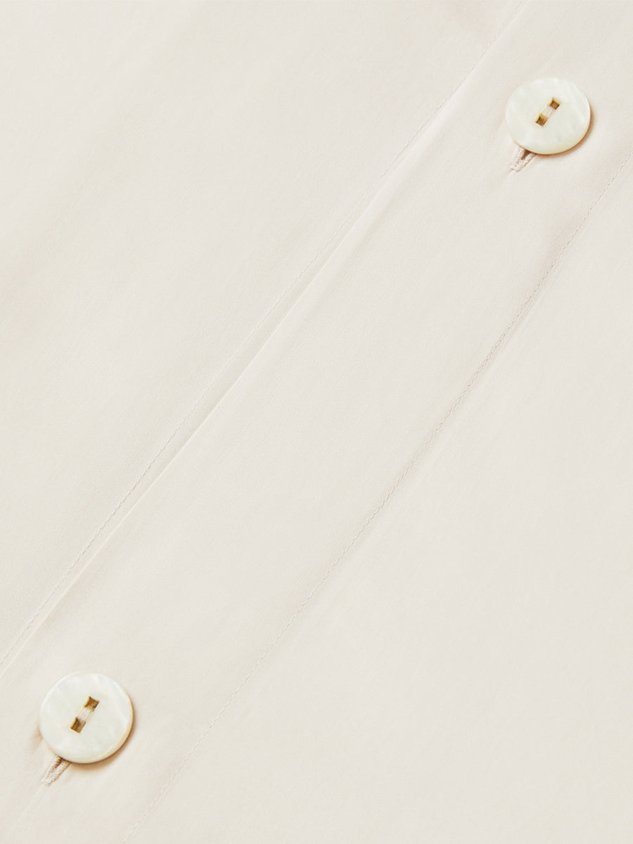 Close-up of hidden button closure on the Balinese Pearl duvet cover. {{Balinese Pearl}}