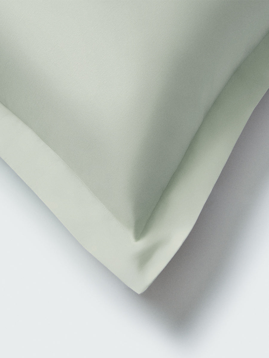 Close-up of a Florentine Sage Euro sham corner with a flange border. {{Florentine Sage}}