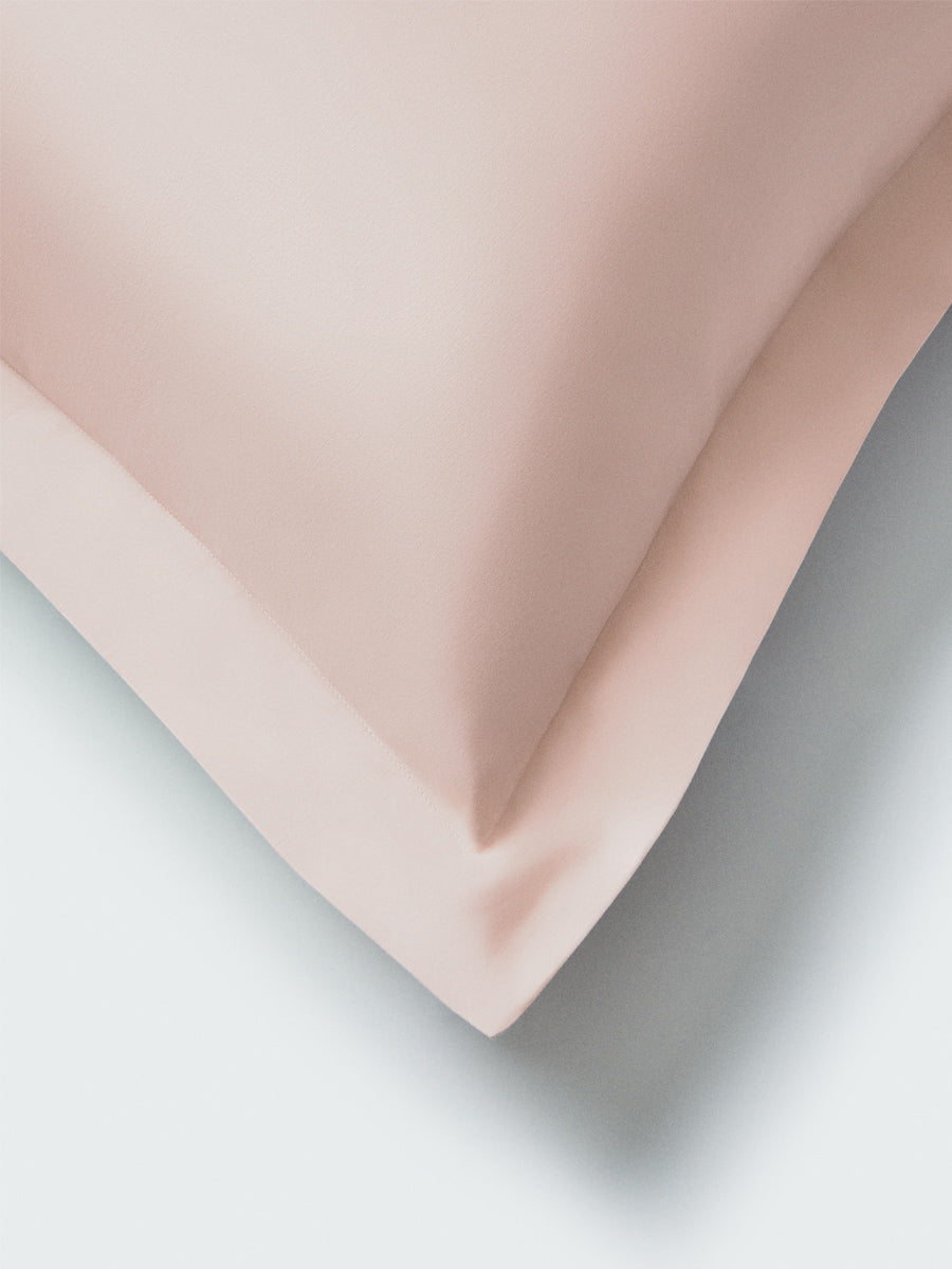 Close-up of a Kyoto Blush Euro sham corner with a flange border. {{Kyoto Blush}}