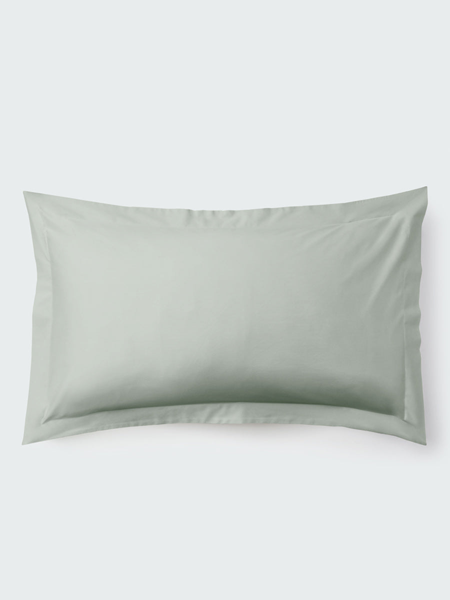 Florentine Sage pillow sham with flange border. {{Florentine Sage}}
