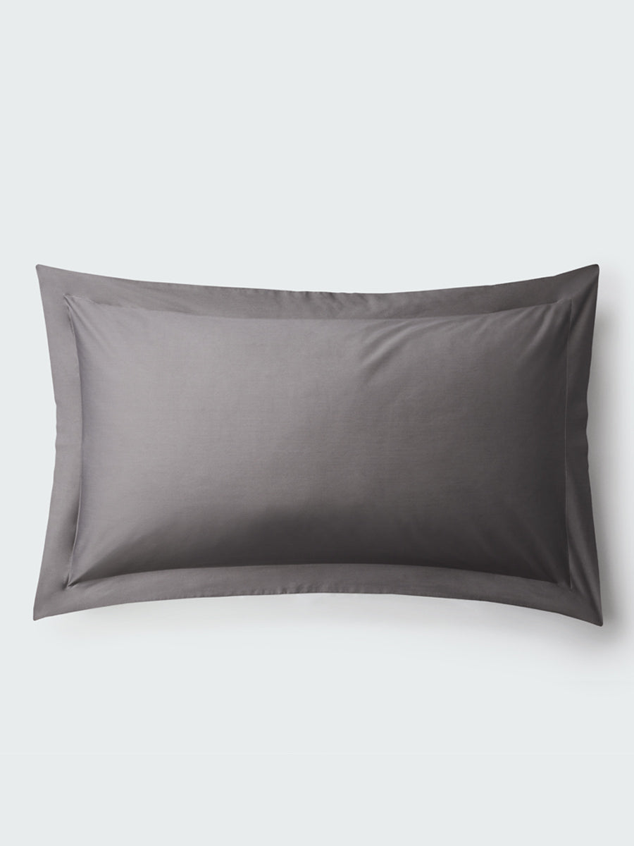 Hampshire Charcoal pillow sham with flange border. {{Hampshire Charcoal}}