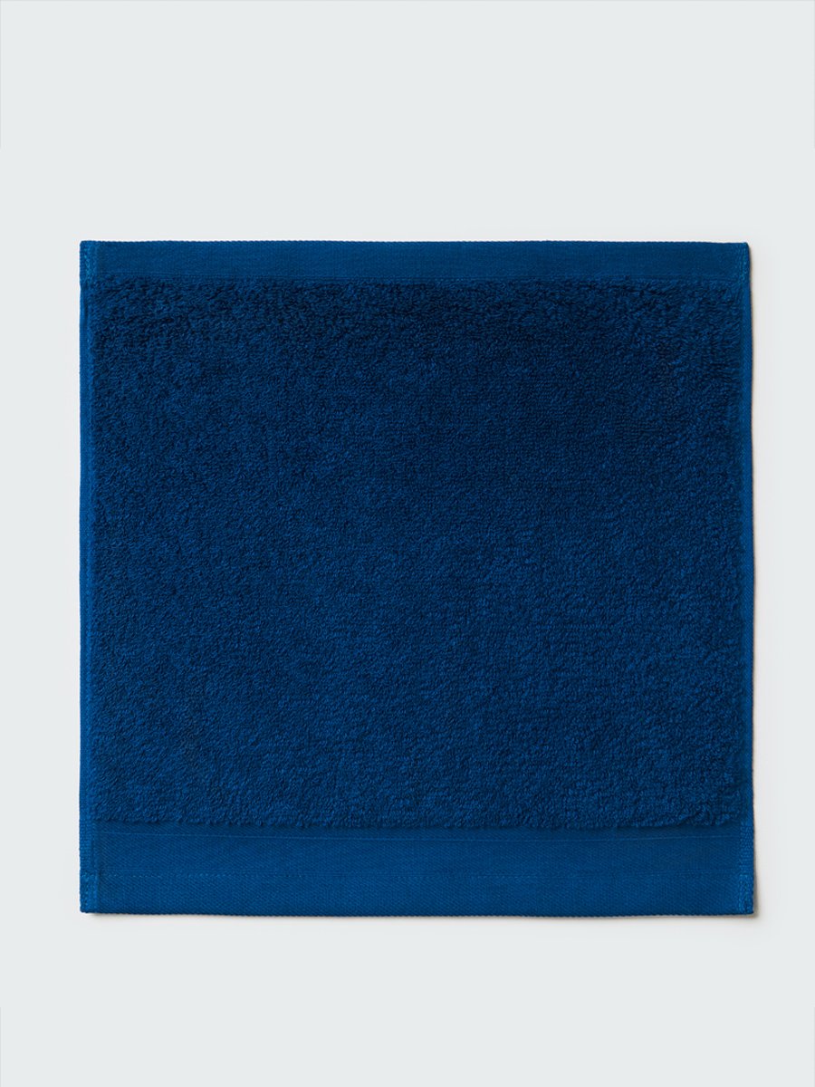 Close-up of a "Riviera Navy" colored bath wash cloth, visible fabric - {{Riviera Navy}}