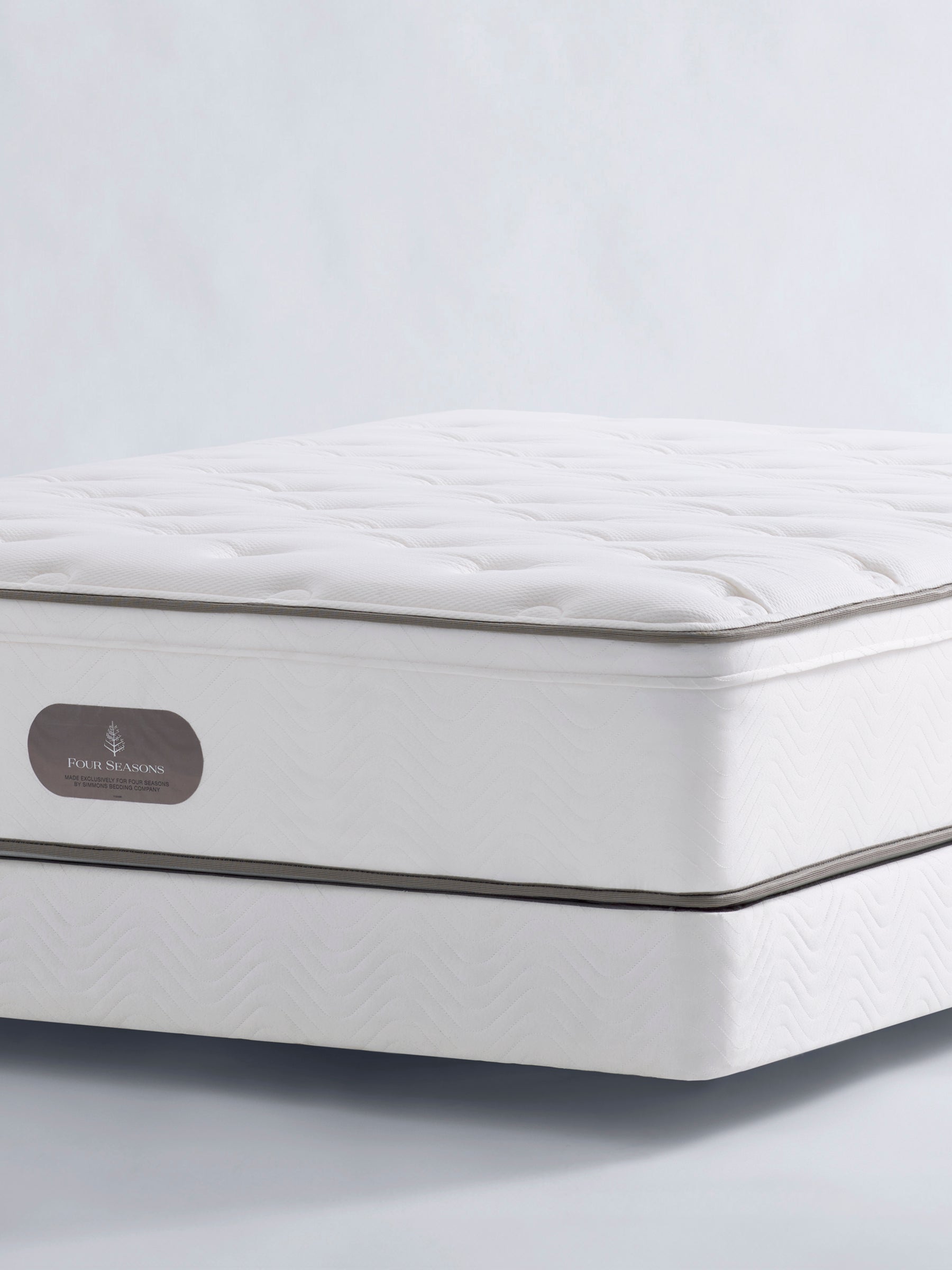 Four Seasons Signature Mattress, Queen size, white, Gel Memory Foam