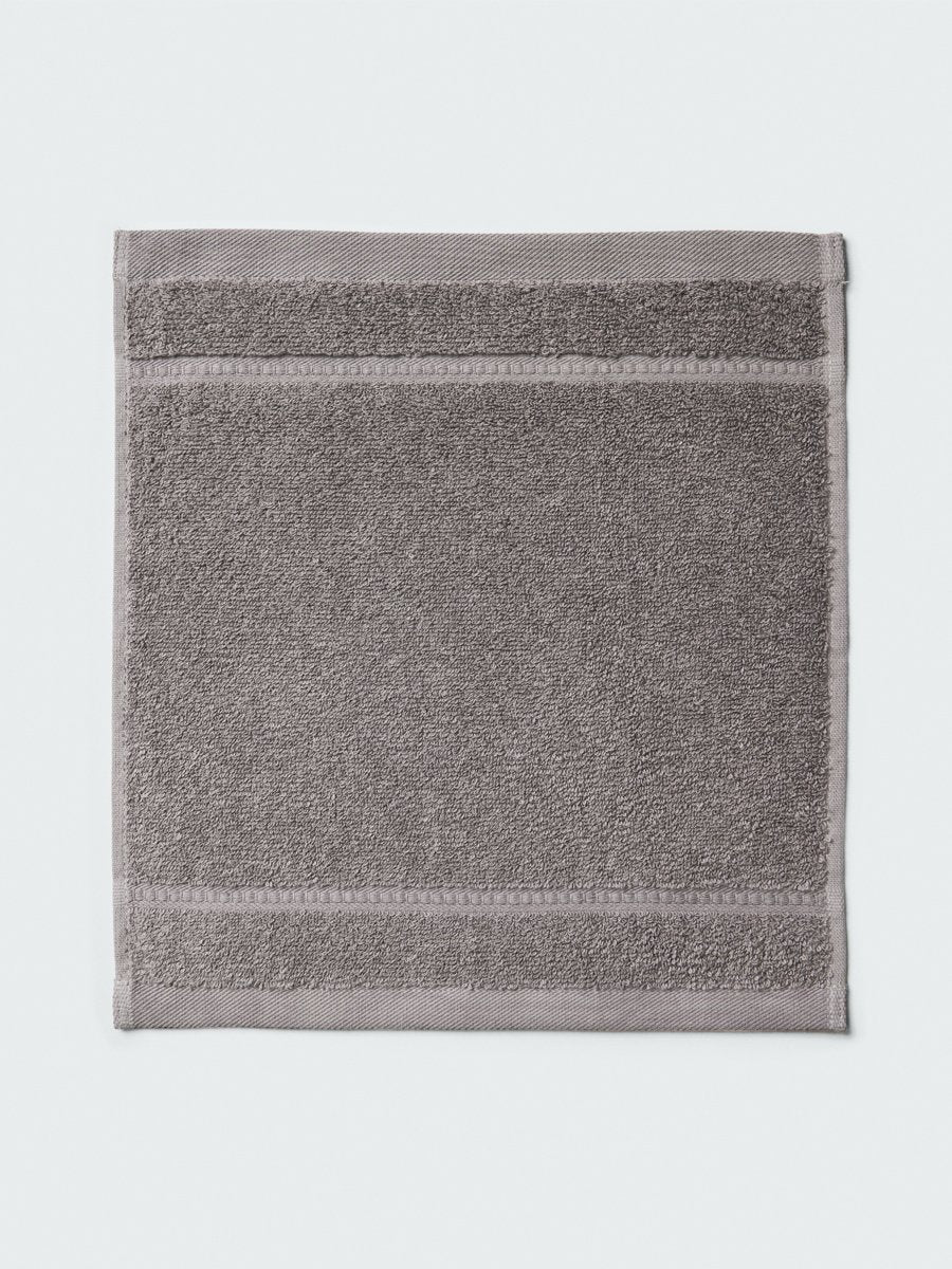 Close-up of a "Hampshire Charcoal" colored bath wash cloth , visible fabric - {{Hampshire Charcoal}}