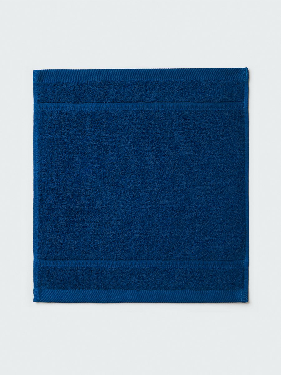 Close-up of a "Riviera Navy" colored bath wash cloth, visible fabric - {{Riviera Navy}}