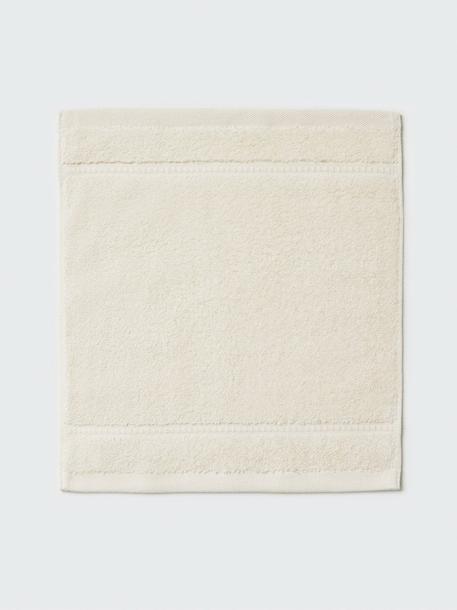 Close-up of a "Balinese Pearl" colored bath wash cloth, visible fabric - {{Balinese Pearl}}