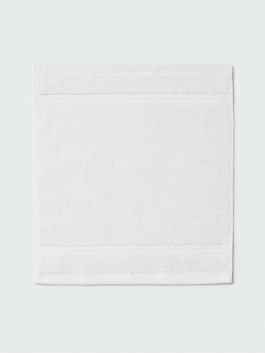 Close-up of a "Signature White" colored bath wash cloth, visible fabric - {{Signature White}}