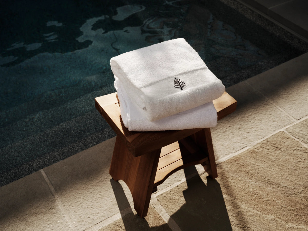 Four Seasons white towels beside the pool