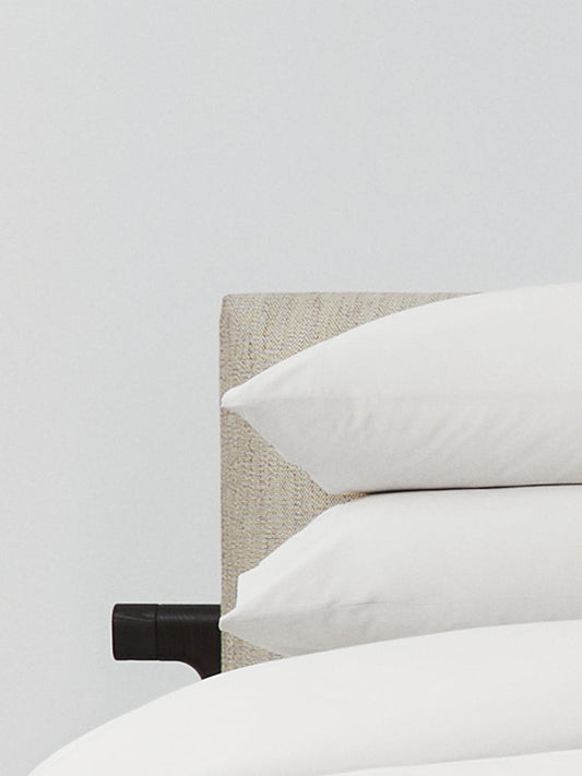 {{Signature White}}