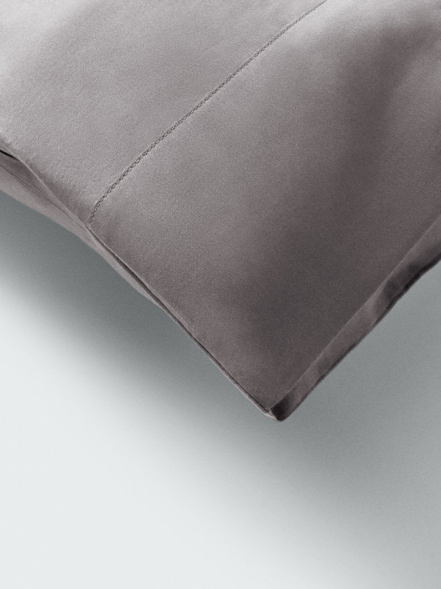 Part of a pillow with a pillowcase in Hampshire Charcoal color. - {{Hampshire Charcoal}}