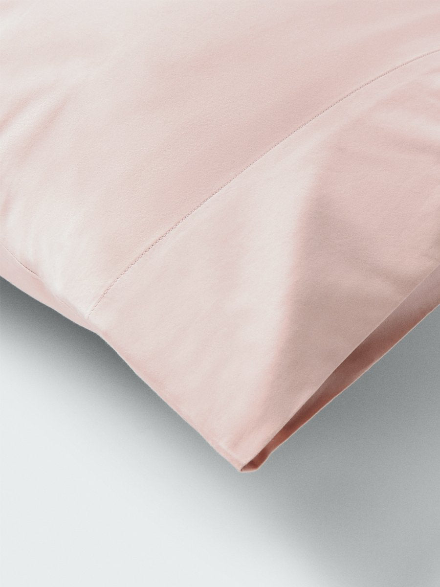 Part of a pillow with a pillowcase in Kyoto Blush color. - {{Kyoto Blush}}