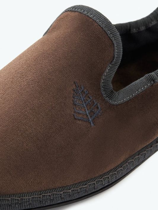 Close-up of the Four Seasons Velvet Slippers in Hampshire Charcoal, showcasing the embroidered Four Seasons logo. - {{Hampshire Charcoal}}