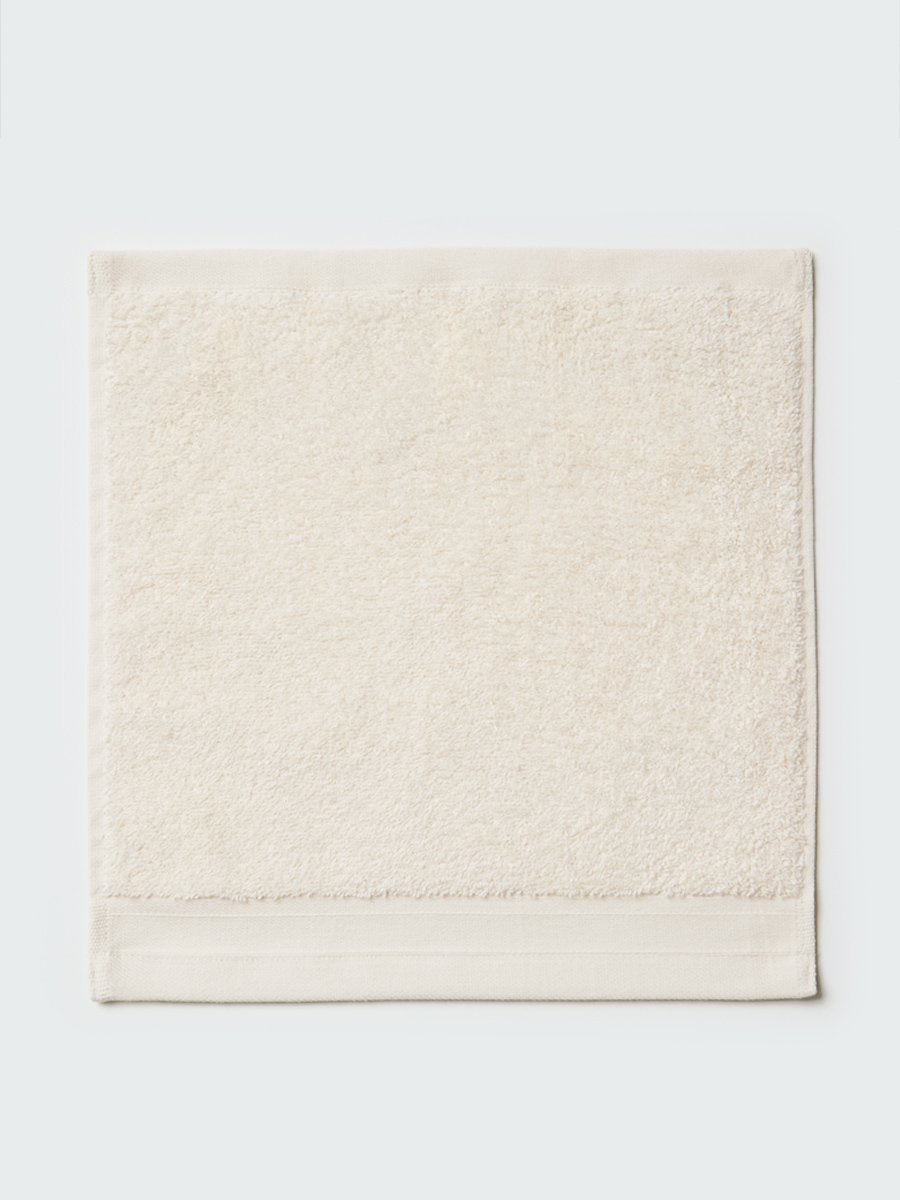Close-up of a "Balinese Pearl" colored bath wash cloth, visible fabric - {{Balinese Pearl}}