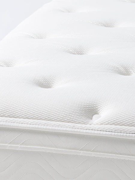 <p>SOFT & PLUSH<br/>SLEEP EXPERIENCE</p>