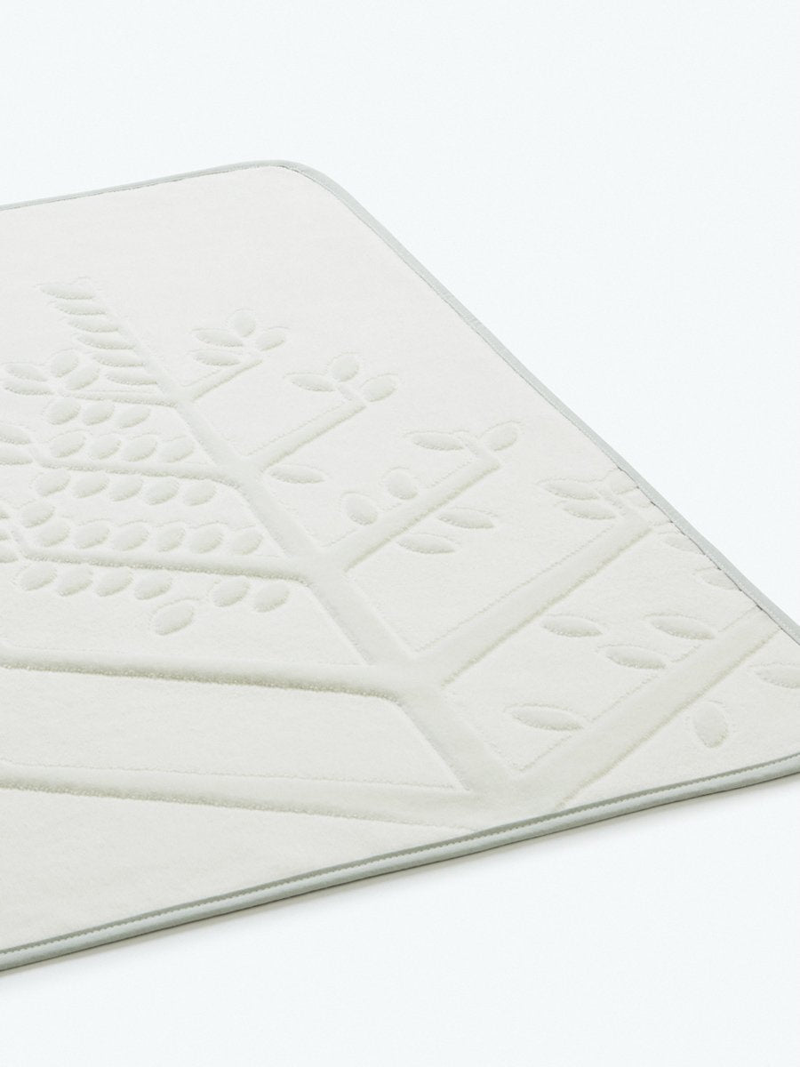 Soft and absorbent hooded towel in "Safari Sage" with a detailed embroidered Four Seasons logo.